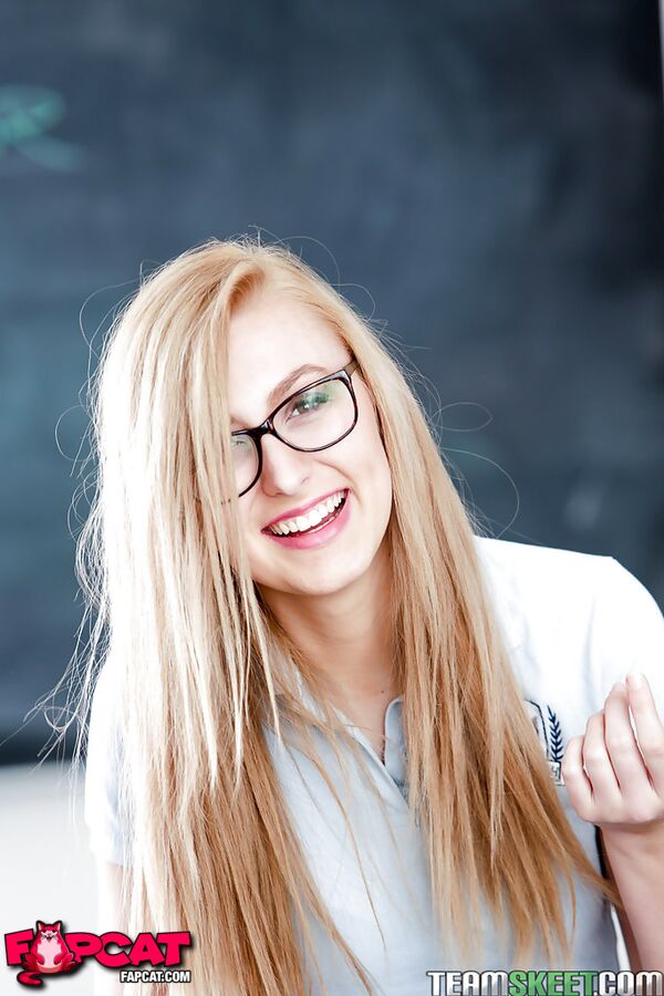 Blonde Nerdy Girl Porn - Young Blonde Nerd In Glasses Alexa Grace Posing In Schoolgirl Uniform -  FAPCAT
