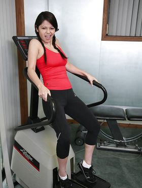 Sporty latina with pigtails Evie Dellatossa stripping in the gym