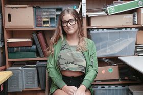 Dakota Rain - Shoplyfter