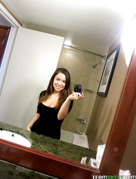 Busty amateur Audrina Grace making a selfie and getting naked