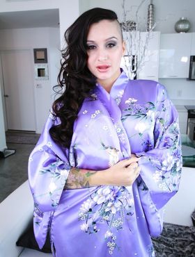Tattooed amateur Alby Rydes sheds satin robe to flaunt oiled booty on the sofa