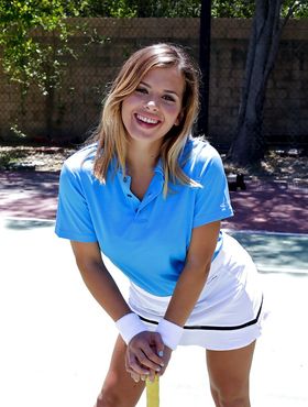 Sexy babe Keisha Grey plays sports outdoor in her tight skirt
