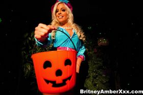 Britney goes trick or treating nude