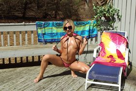 Hot blonde sunbather sheds bikini for raunchy anal toying in outdoors