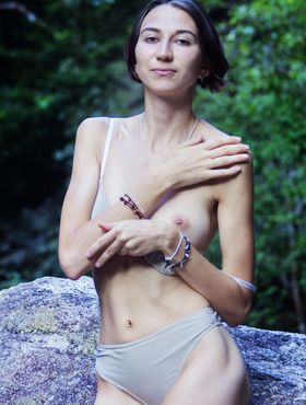 Thin teen Alisa M goes barefoot while posing totally naked in the forest