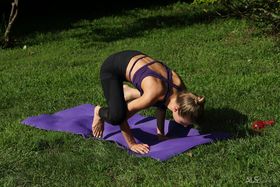 Slender teen shows off her flexibility while removing spandex attire in yard