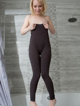 Sexy Girls Yoga Pants Topless