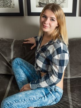 Sweet teen with blonde hair Yelena doffs jeans on her way to posing naked