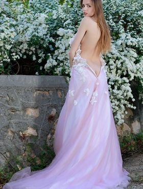 Beautiful girl Elle Tan slips off wedding dress to pose nude in garden