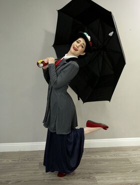 Teen Evelyn Claire dressed up as Marry Poppins swallows sperm after fucking