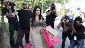 Hot celeb Lela Star flashes great big tits for the paparazzi while shopping