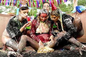 Fetish babe Alyssia Loop is into messy foodplay party with her friends