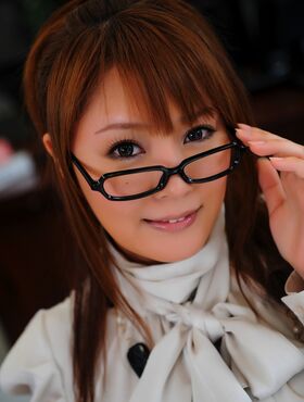 Hot Asian secretary has a photoshoot in her office
