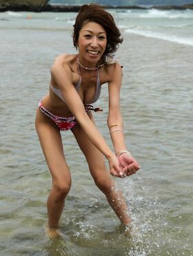 Busty Japanese babe has fun on the beach