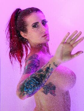 Tana Lea takes a hot shower