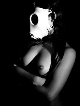 Dani in a gasmask