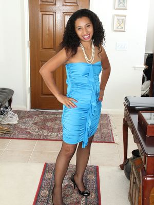 AllOver30 - Ebony MILF Theresa Long slides out of her elegant dress to spread