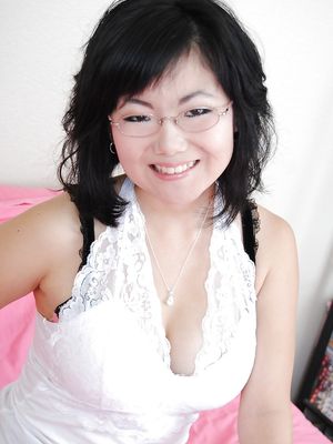 Solo Interviews - Amateur Asian babe in glasses Chi Yoko with awesome snatch and tits