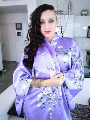 Teen Curves - Tattooed amateur Alby Rydes sheds satin robe to flaunt oiled booty on the sofa