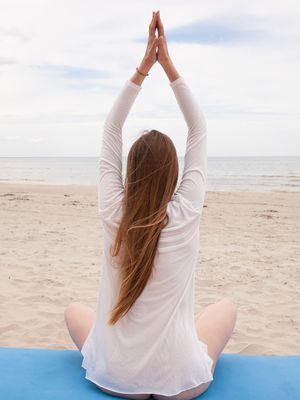 Metart - Caucasian teen Matilda Sun gets naked while doing yoga at the beach