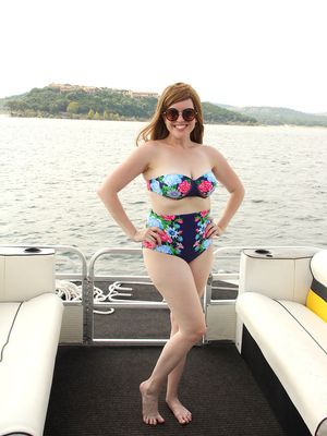 AllOver30 - Chubby mature Holly Fuller doffs bikini to flaunt her big tits & ass on a boat