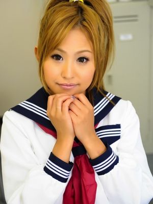 Nippon HD - Japanese blonde poses in her school uniform